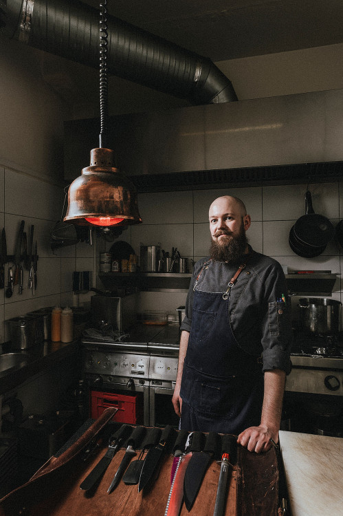 berufsportraets-von-handwerkern-in-ausbildung-101