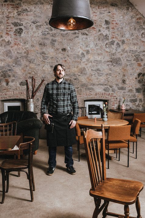 berufsportraets-von-handwerkern-in-ausbildung-95