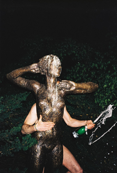 Trash als Look für stylische Modefotografie gezeigt anhand von Portraits in der Ausbildung zum Fotografen verfeinert.