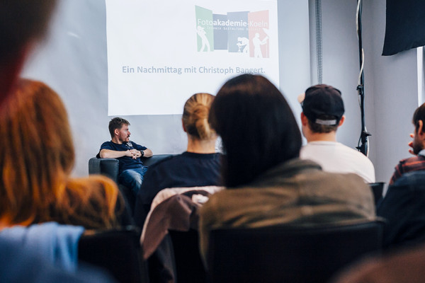 Die Ausbildung zum Fotografen bekommt Besuch von Christoph Bangert.